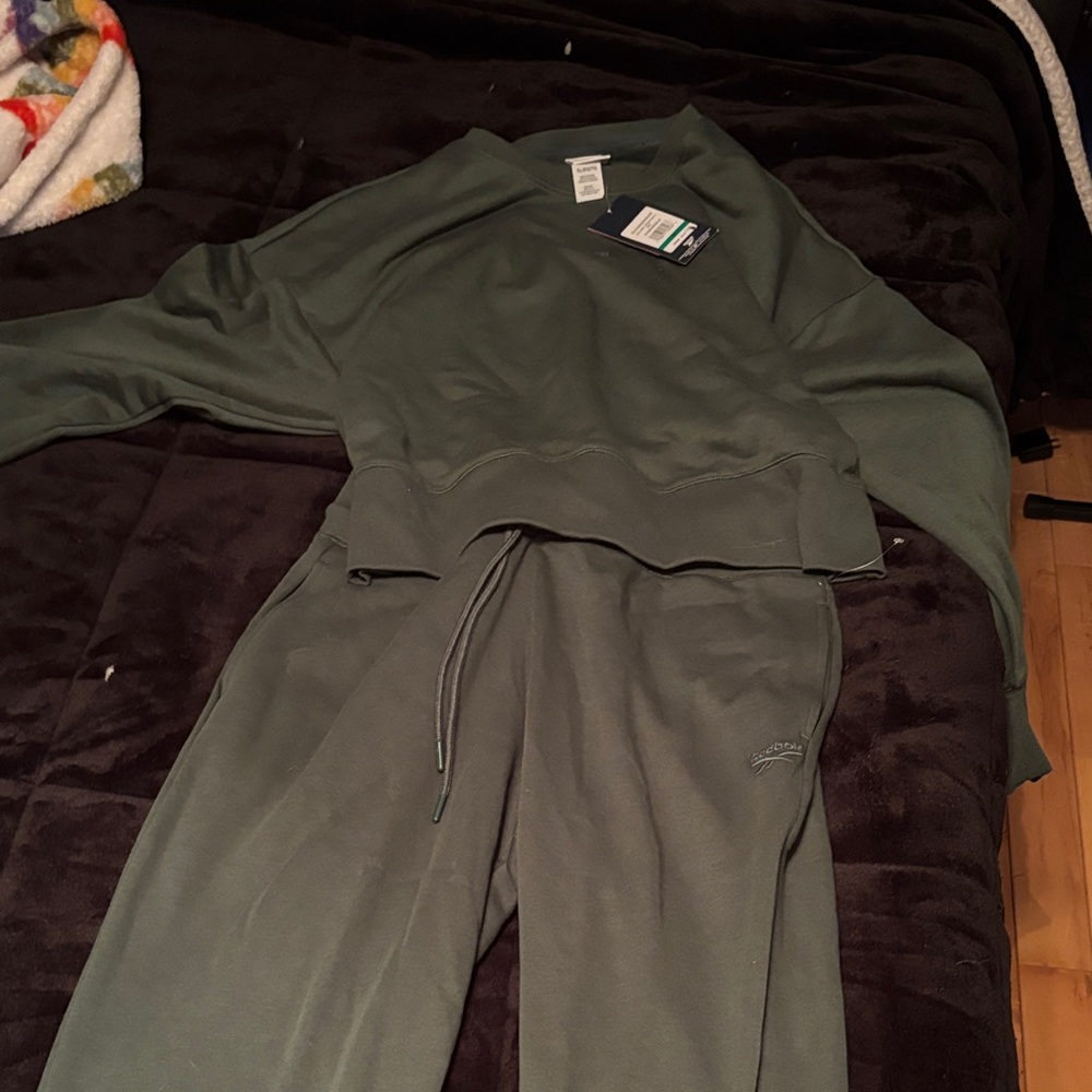Reebok Pine Needle Crewneck Set
